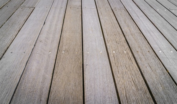 How We Use Sandblasting for Wood Deck Refinishing